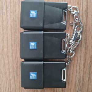 Tay điều khiển remote cửa cuốn Austdoor đk1