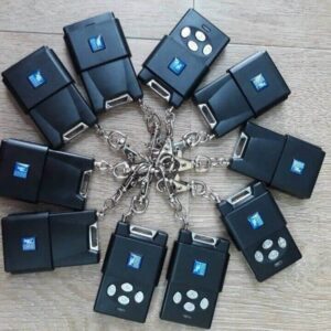 tay-dieu-khien-remote-cua-cuon-austdoor