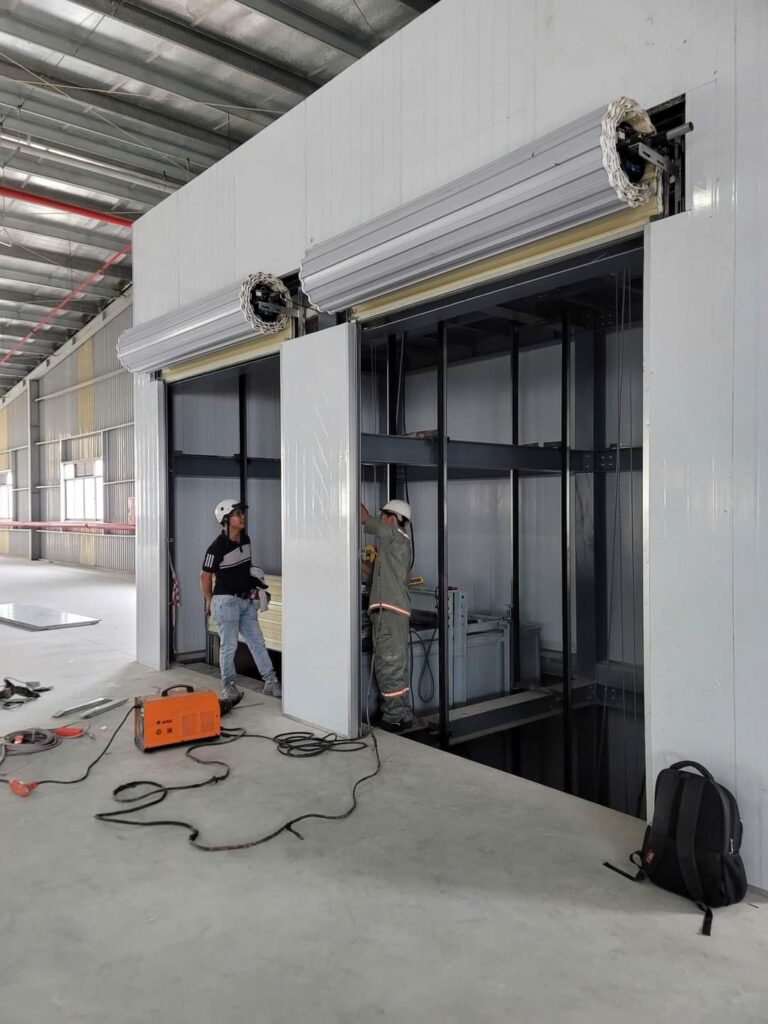 Lắp đặt cửa cuốn cho thang máy 04