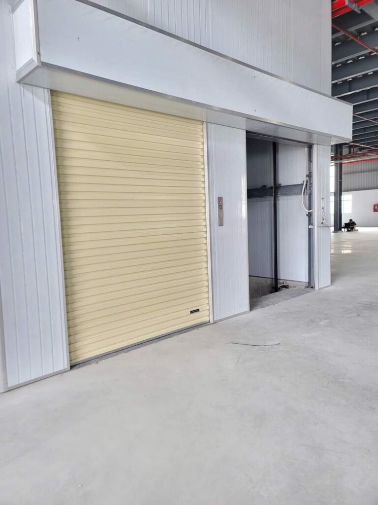Lắp đặt cửa cuốn cho thang máy 