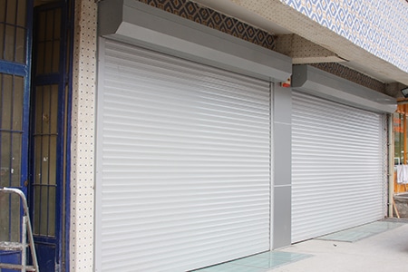 Lắp đặt thi công cửa cuốn Austdoor Quận 3 Giải pháp an toàn và hiện đại