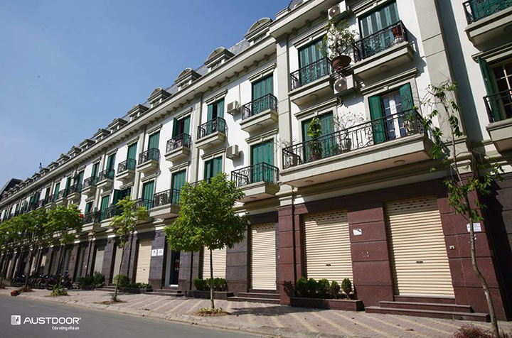 Lắp đặt thi công cửa cuốn Austdoor Quận 4 Giải pháp an toàn và tiện lợi