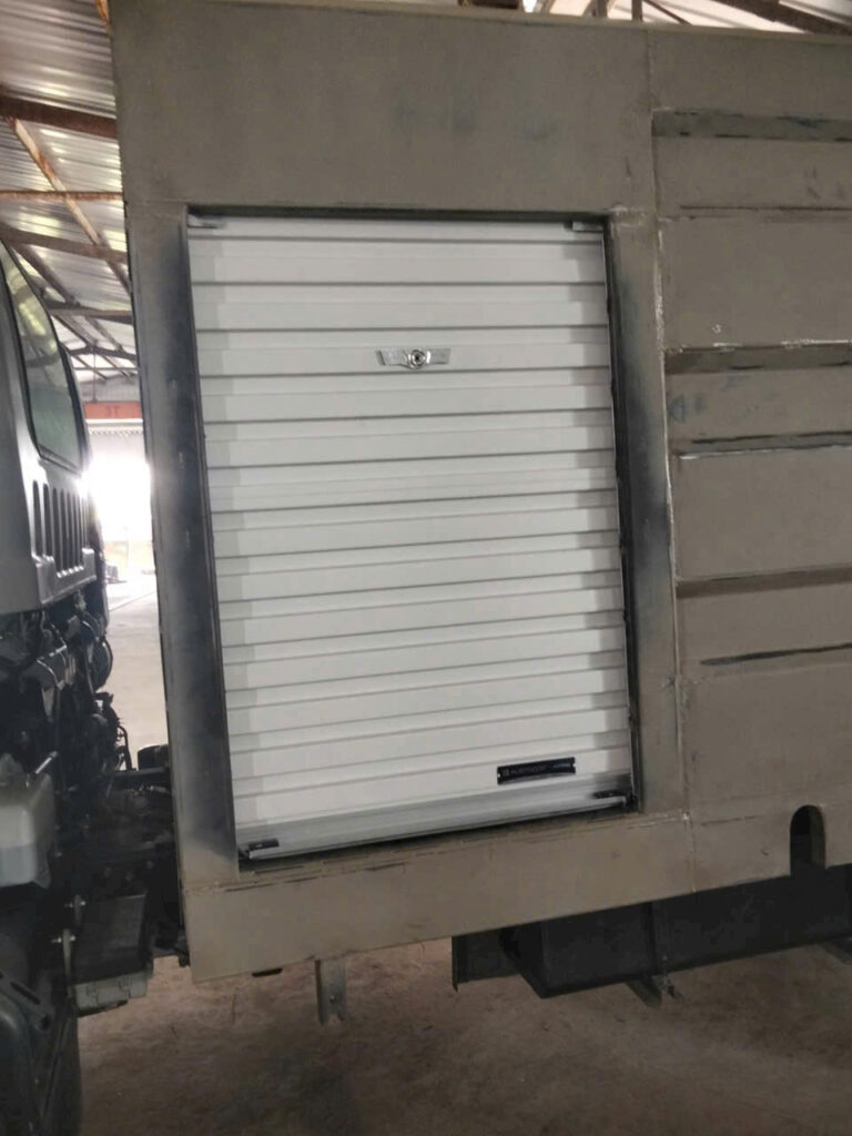 cua-cuon-container-01