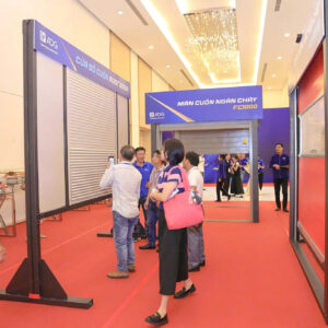 Cửa sổ cuốn 3 chức năng tự động: Cửa cuốn, rẻm che nắng cửa lưới chống muỗi