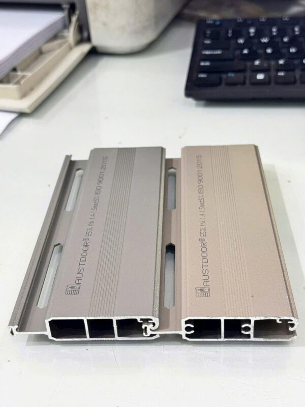 mau-cua-cuon-E53i-saodoor