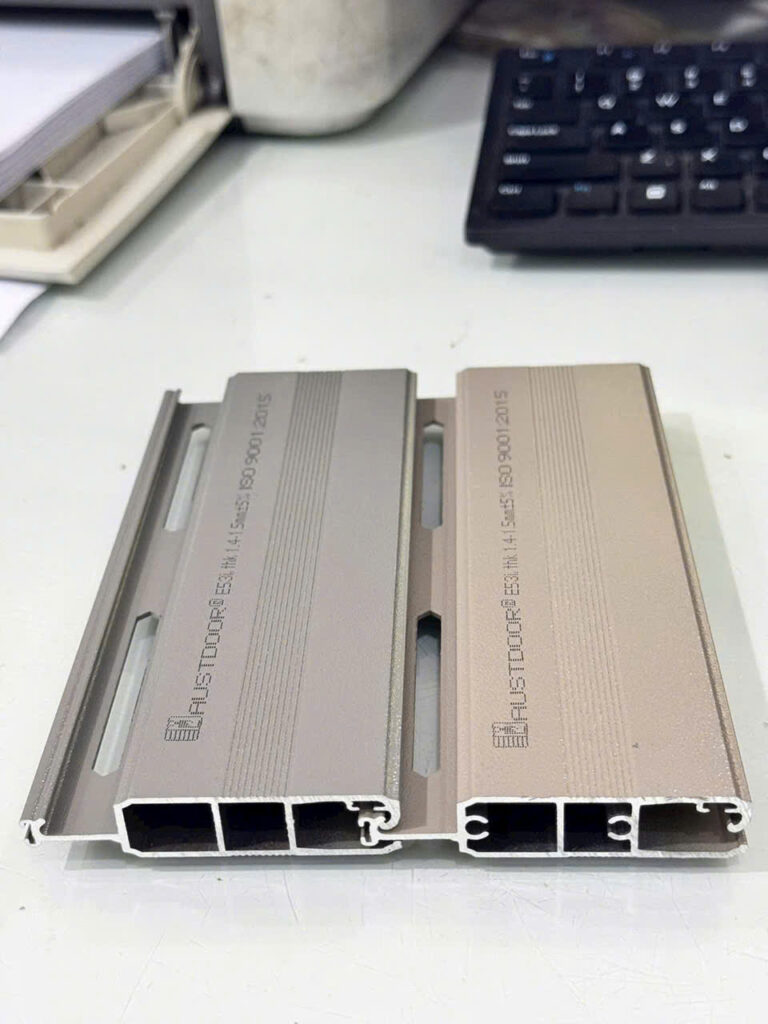 mau-cua-cuon-E53i-saodoor
